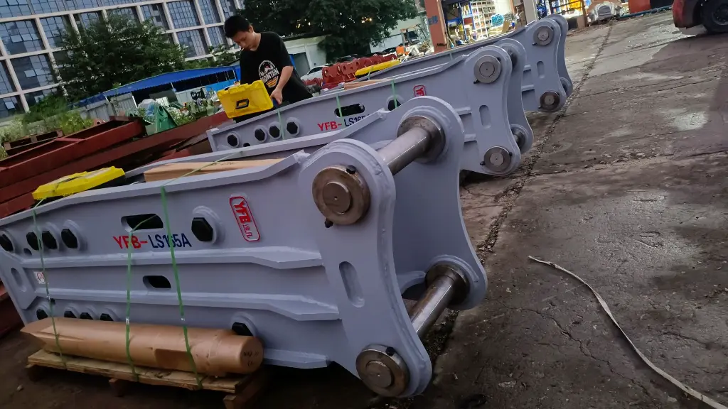 excavator-rock-breaker-real-photo	.webp